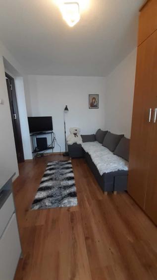 Apartament cu 2 camere semidecomandat în Piața