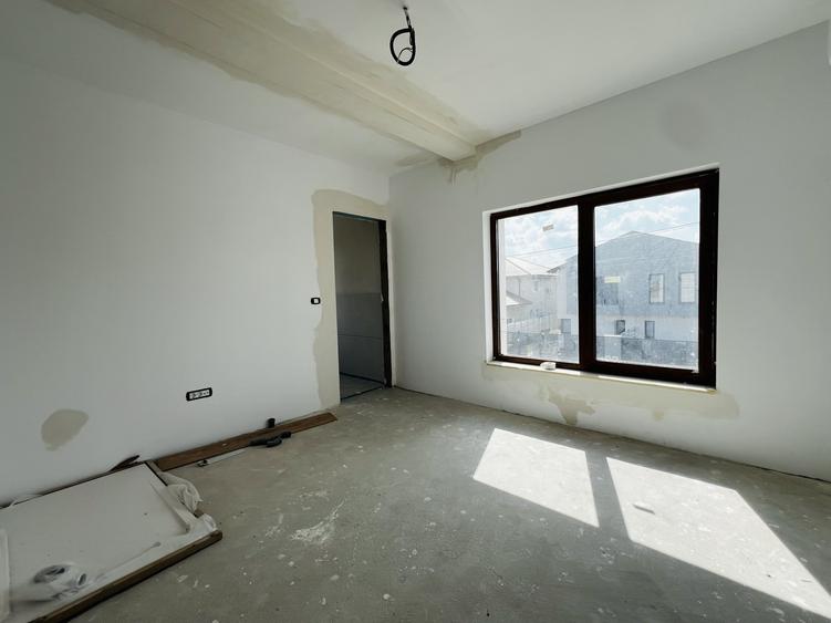 Duplex cu 4 camere cu Canalizare în Dumbrăvița