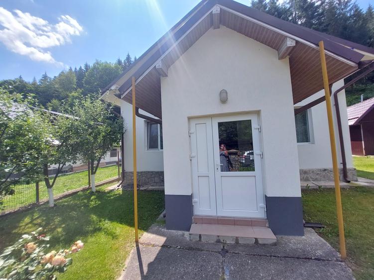 Casă cu 5 camere cu Garaj în Izvoru Muntelui