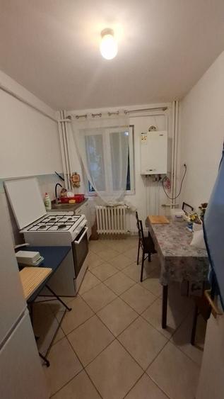 Apartament cu 3 camere decomandat în Tătărași