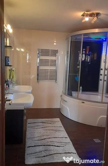 Apartament cu 5 camere decomandat, mobilat în Central