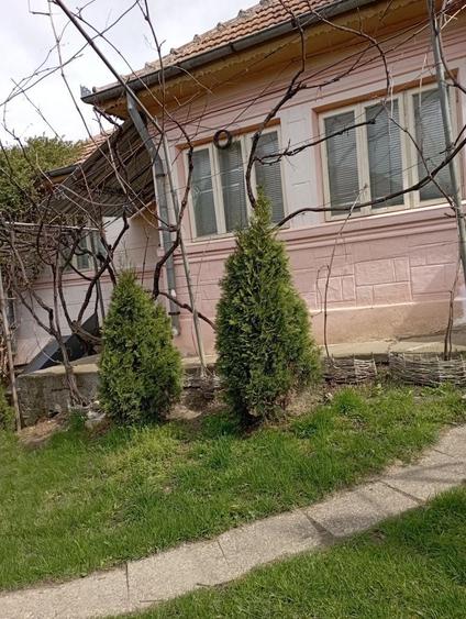 Casă cu 4 camere în Policiori