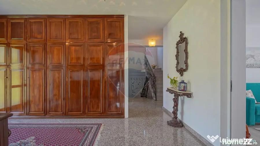 Casă cu 10 camere cu Teren 2789 Mp în Glăjărie