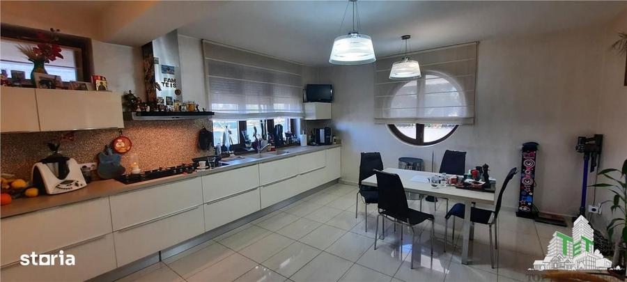 Vila eleganta de vanzare in Damaroaia - 20
