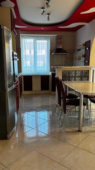 Apartament cu 3 camere decomandat în Nufărul