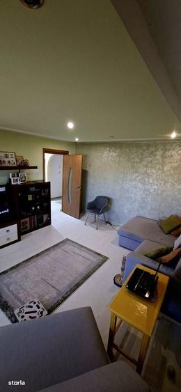 Apartament cu 3 camere decomandat în Prundu