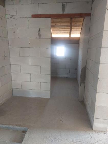 Casă cu 4 camere în Vladimirescu