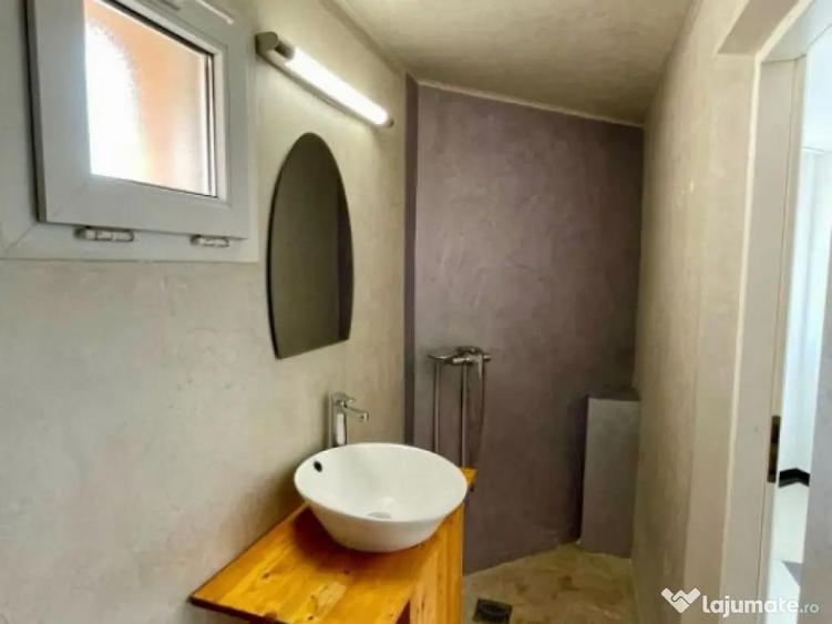 Casă cu 7 camere cu Teren 181 Mp în Aviatorilor