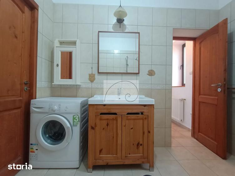 Casă cu 6 camere cu Teren 200 Mp în Moșilor
