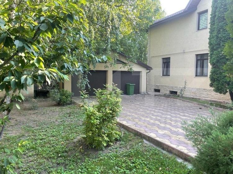 Casă individuală cu 6 camere cu Canalizare în Tătărași