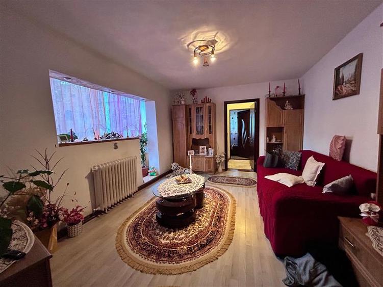 Apartament cu 2 camere semidecomandat în Moroasa 1