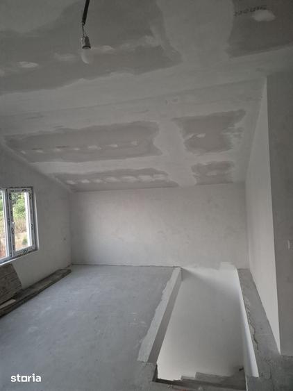 Casă cu 6 camere cu Teren 222 Mp în Lumina