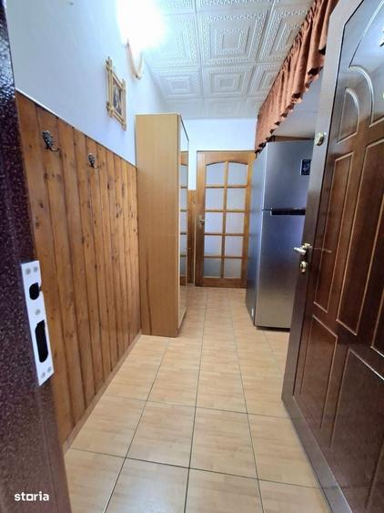 Apartament cu 2 camere semidecomandat în Craiovița Nouă