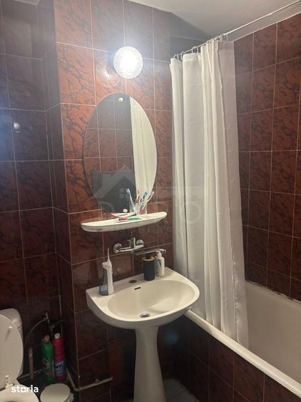 Apartament cu 3 camere decomandat în Pandurilor