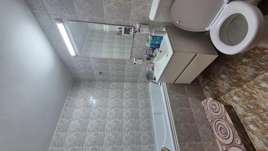 Apartament cu 4 camere semidecomandat în Crângași