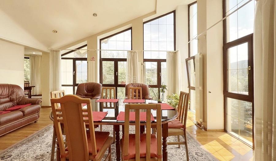 Apartament cu 4 camere decomandat, mobilat în Central