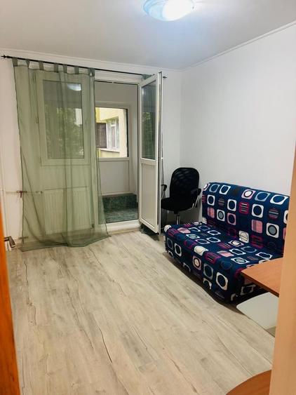 Apartament cu 3 camere decomandat, mobilat în Tei