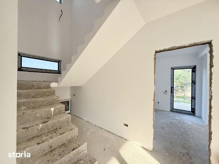 Casă cu 4 camere cu Teren 493 Mp în Corbeanca