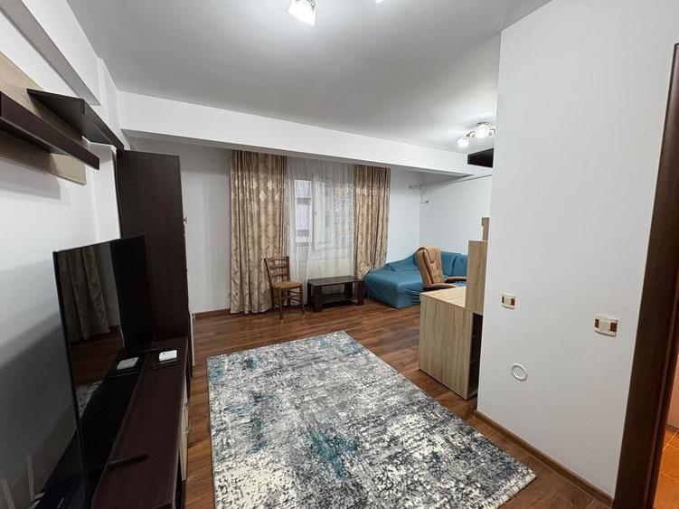Apartament cu 2 camere semidecomandat, mobilat în Apărătorii Patriei