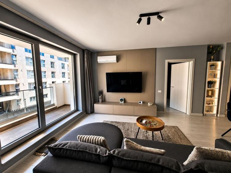 Apartament cu 2 camere semidecomandat, mobilat în Central