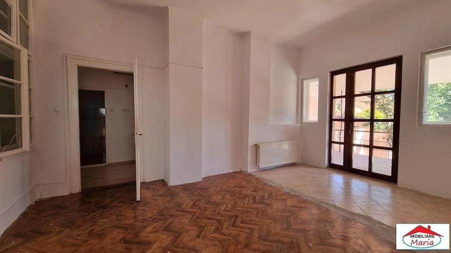 Casa in zona centrala parter si subsol cu acces auto - 7