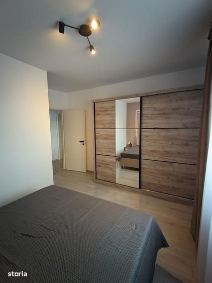Apartament cu 3 camere decomandat, mobilat în Tractorul