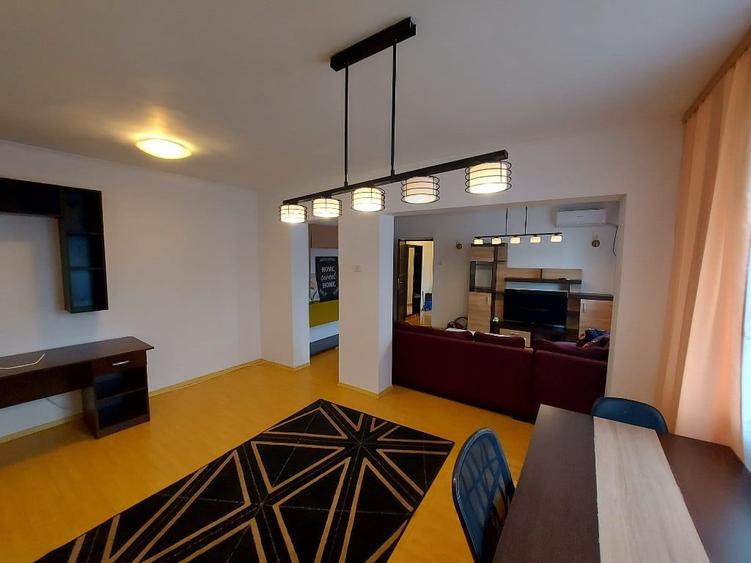 Apartament cu 3 camere semidecomandat în Tomis III