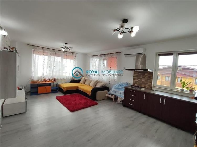 Casă individuală cu 6 camere cu Canalizare în Traian