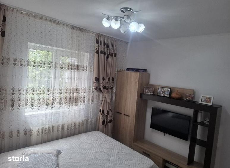 Apartament cu 3 camere semidecomandat în Metalurgie