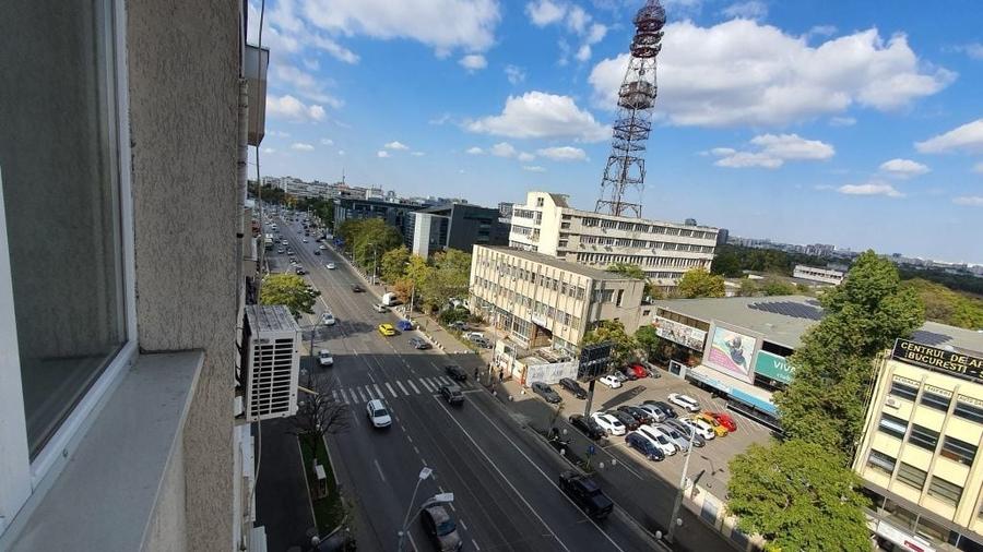 Apartament cu 3 camere decomandat în Berceni