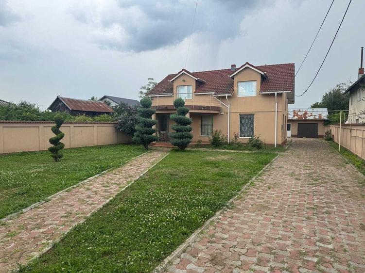Casă cu 4 camere în Central