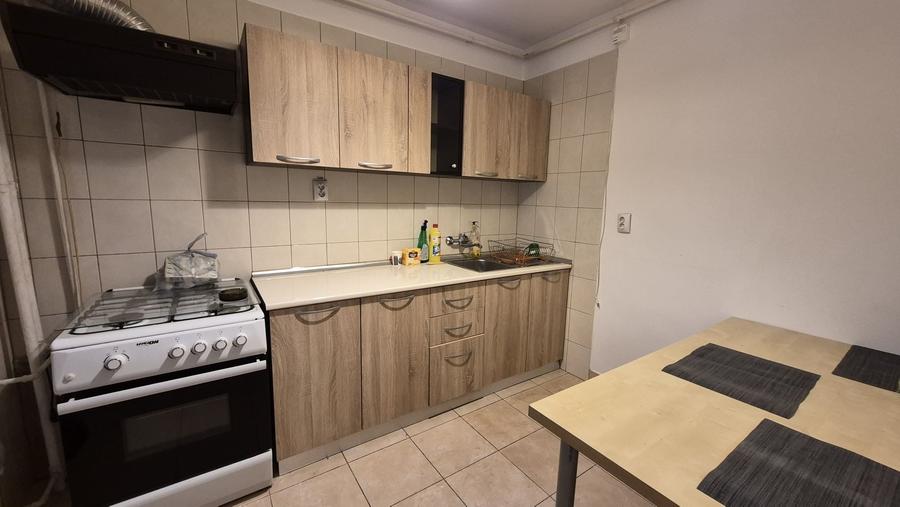 Apartament cu 3 camere decomandat în Decebal