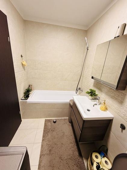 Apartament cu 3 camere decomandat în Lotrioara
