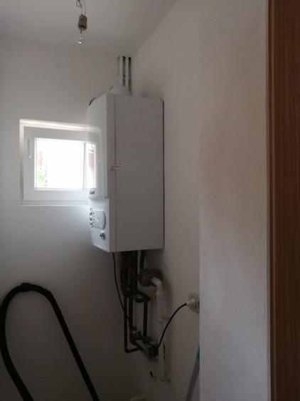 Casă individuală cu 5 camere cu Canalizare în Plopi