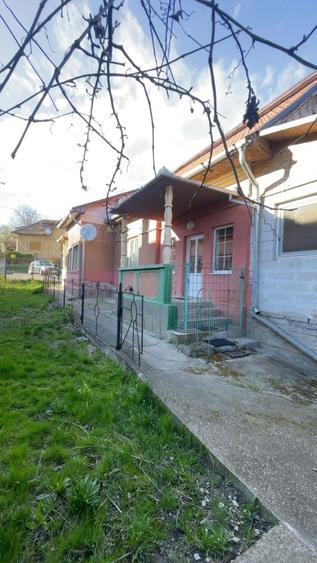 Casă individuală cu 3 camere cu Canalizare în Unirea