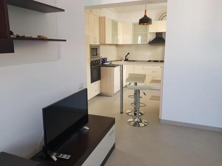 Apartament cu 2 camere semidecomandat, mobilat în Parcul Carol