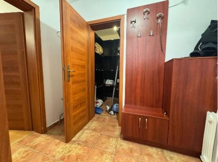 Apartament cu 4 camere semidecomandat, mobilat în Ștefan cel Mare