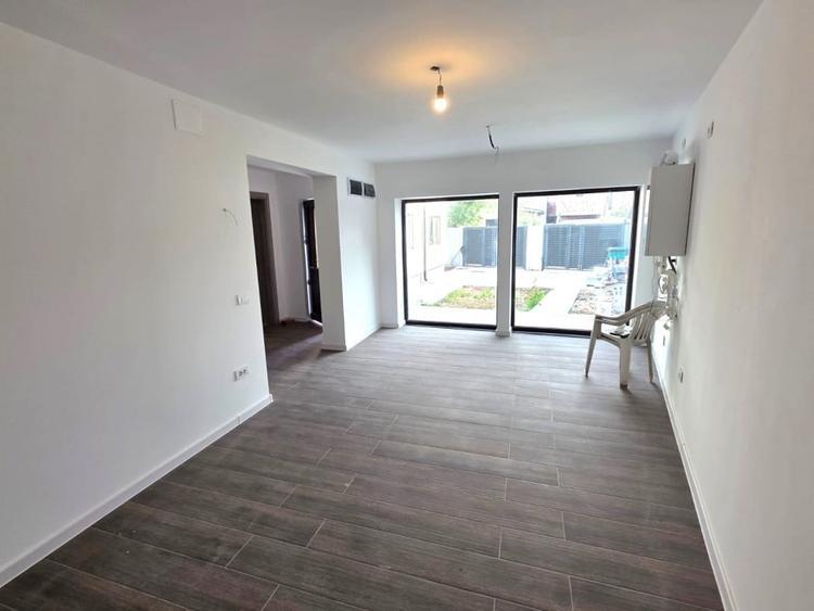Casă individuală cu 4 camere cu Canalizare în Chitila
