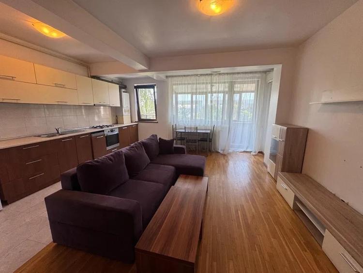 Apartament cu 2 camere semidecomandat, mobilat în Sisești