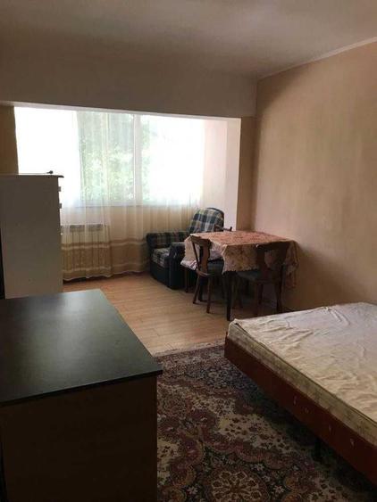 Garsonieră decomandată în Decebal