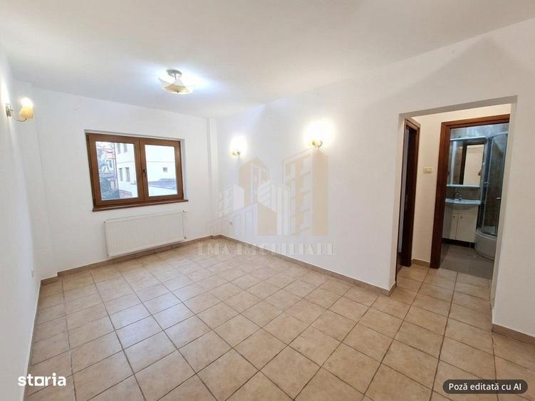 Apartament cu 4 camere semidecomandat în Triaj