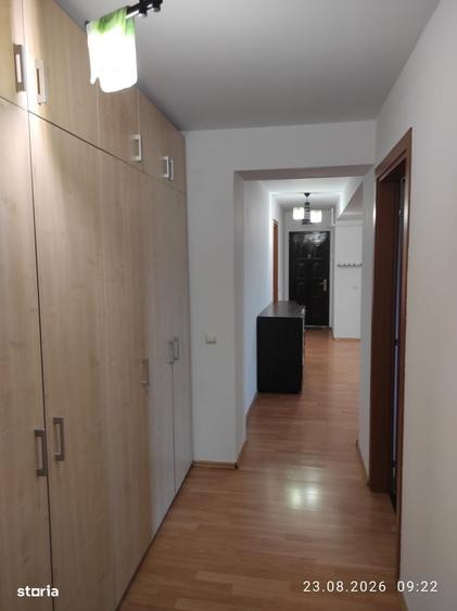 Apartament cu 3 camere în Văcăresti