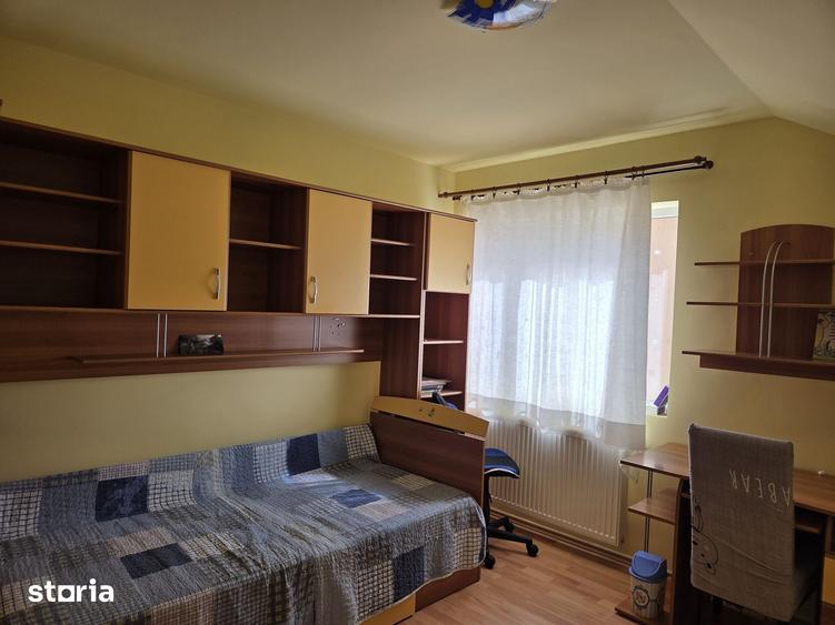 Casă cu 4 camere cu Teren 100 Mp în Florești