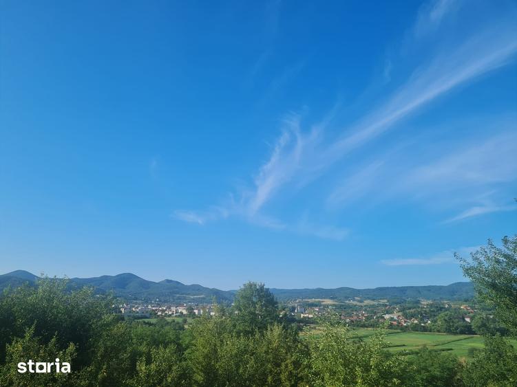 Casă cu 4 camere cu Teren 1800 Mp în Central