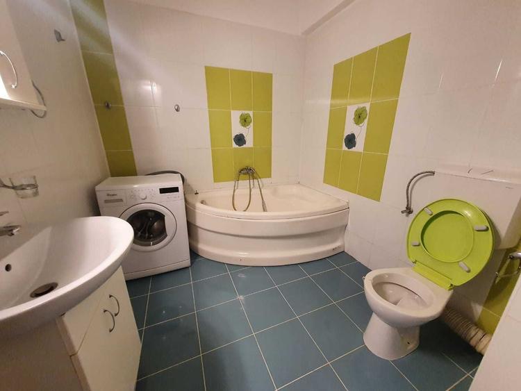 Apartament cu 3 camere decomandat în Iosia