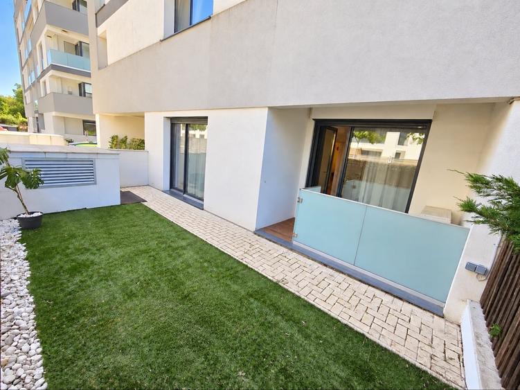 Apartament cu 4 camere, mobilat în Băneasa