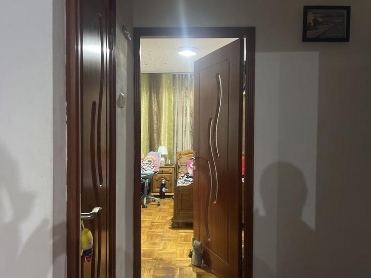 Apartament cu 3 camere decomandat în Găvana