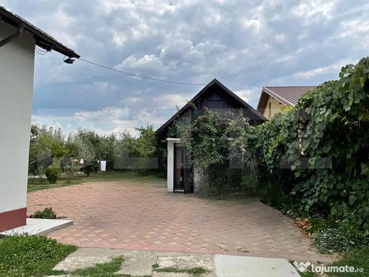 Casă cu 7 camere cu Teren 3000 Mp în Central