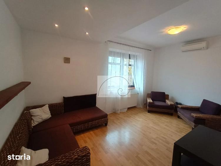 Casă cu 6 camere cu Teren 200 Mp în Moșilor