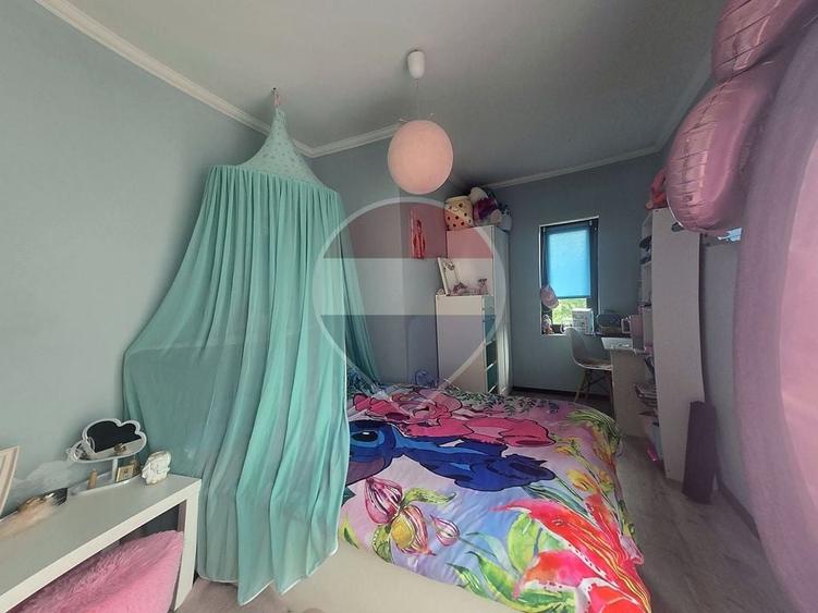 Casă individuală cu 5 camere cu Teren 338 Mp în Florești